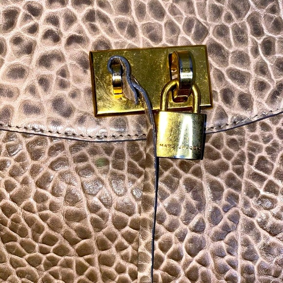 Marc Jacobs RARE Lock Key Lock It Up Pebbled Leather Camille Purse EUC 12” X 17” - Picture 4 of 7